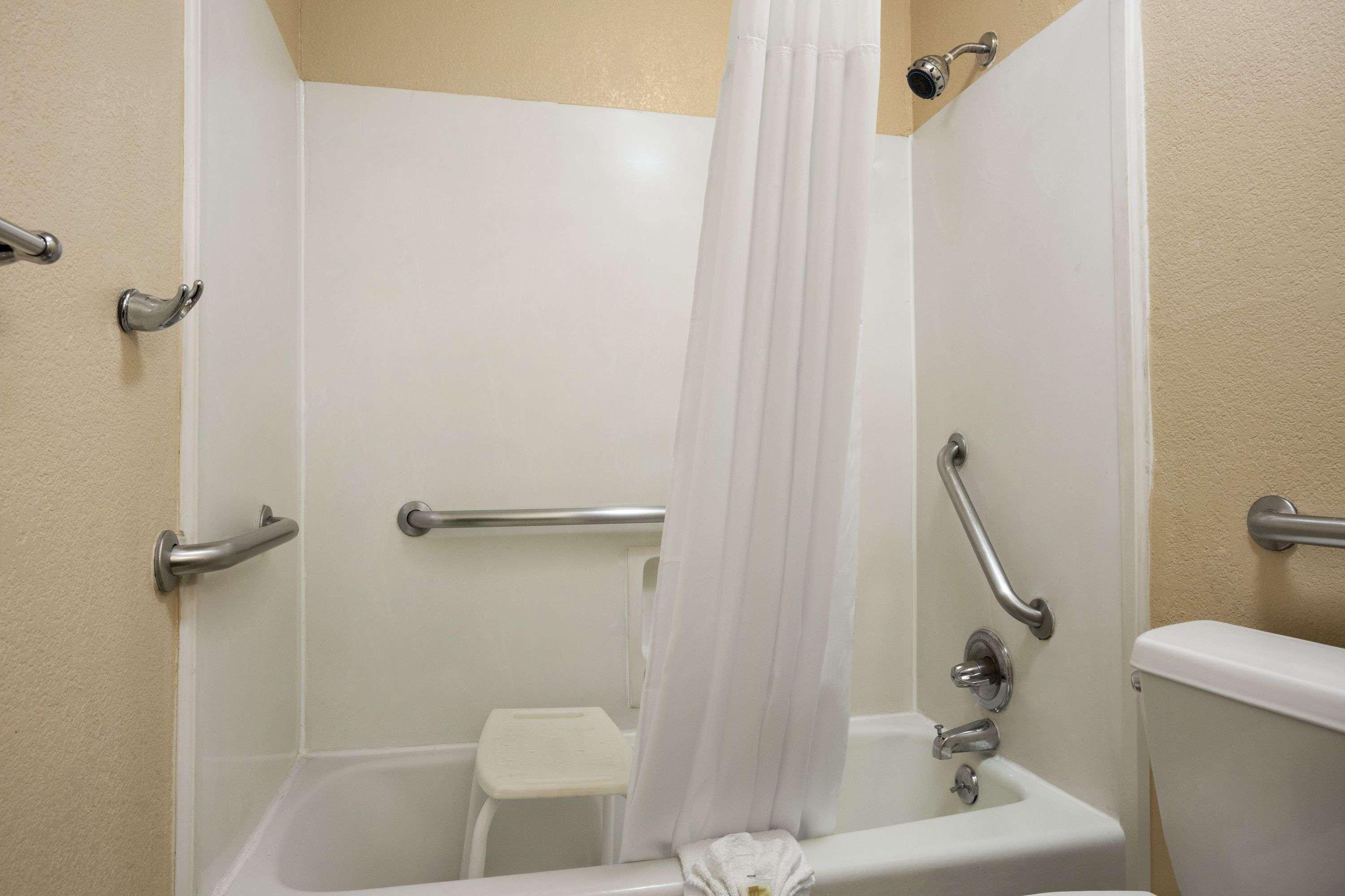 Days Inn By Wyndham Dallas Irving Bagian luar foto